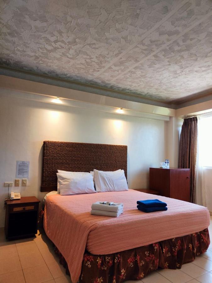 Wild Orchid Beach Resort Olongapo Esterno foto