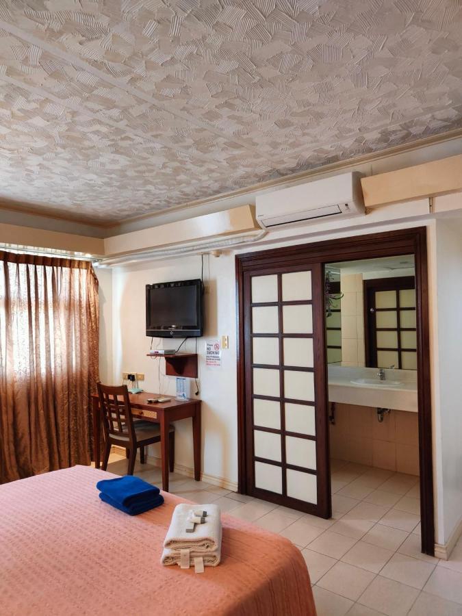 Wild Orchid Beach Resort Olongapo Esterno foto