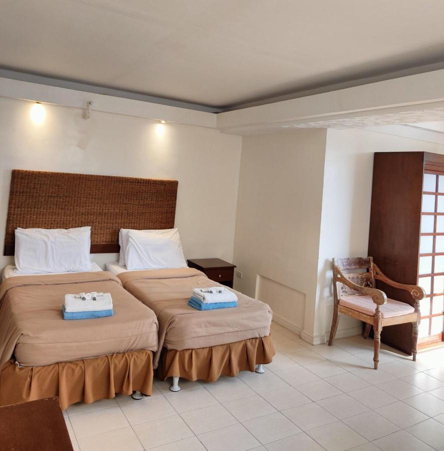 Wild Orchid Beach Resort Olongapo Esterno foto