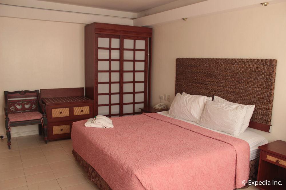 Wild Orchid Beach Resort Olongapo Esterno foto