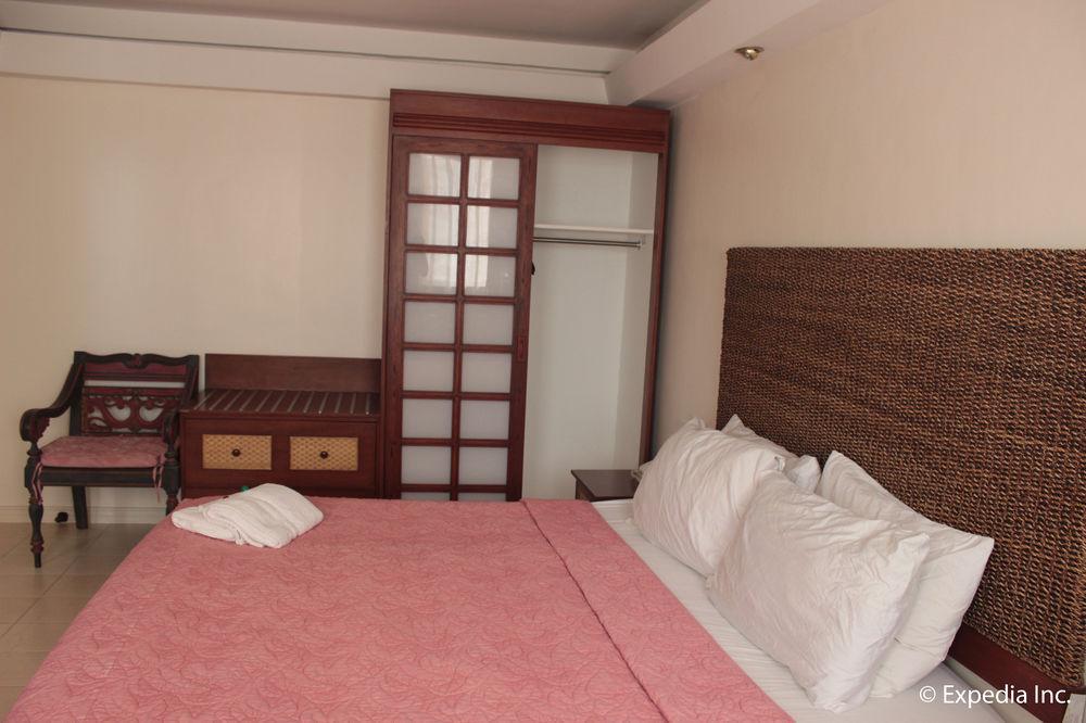 Wild Orchid Beach Resort Olongapo Esterno foto
