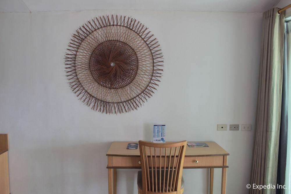 Wild Orchid Beach Resort Olongapo Esterno foto