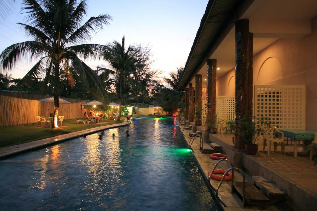 Wild Orchid Beach Resort Olongapo Esterno foto