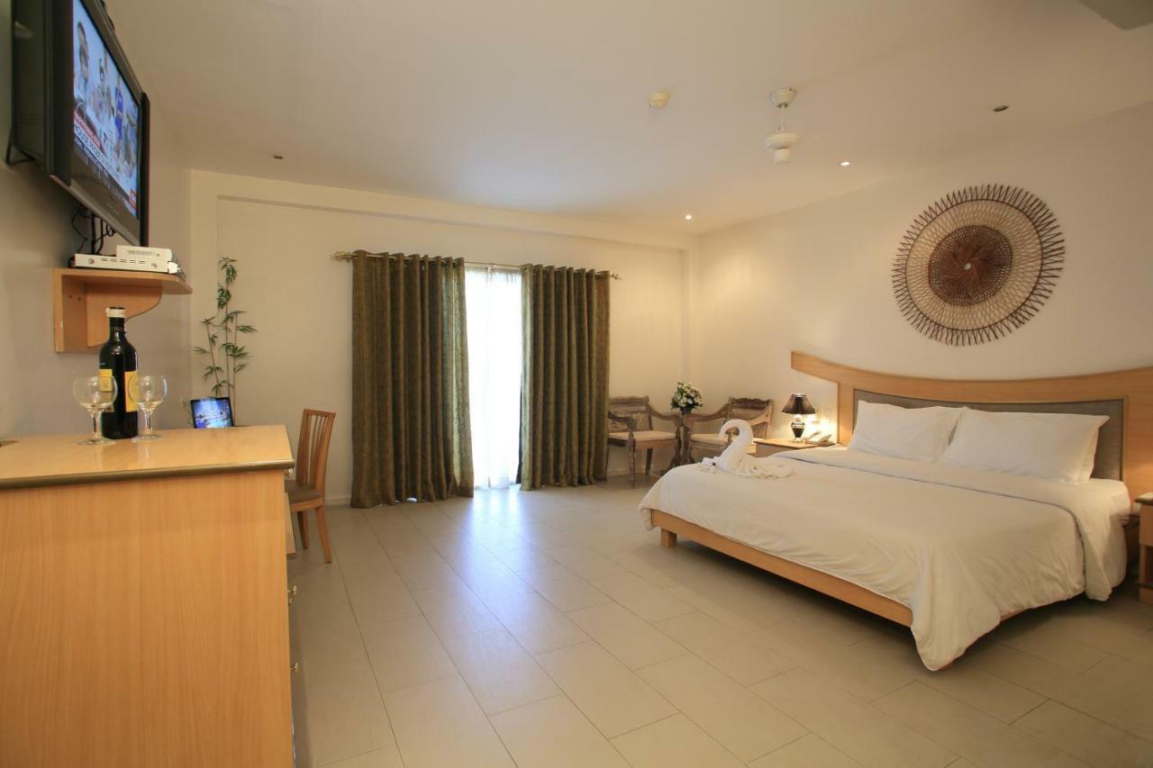 Wild Orchid Beach Resort Olongapo Esterno foto