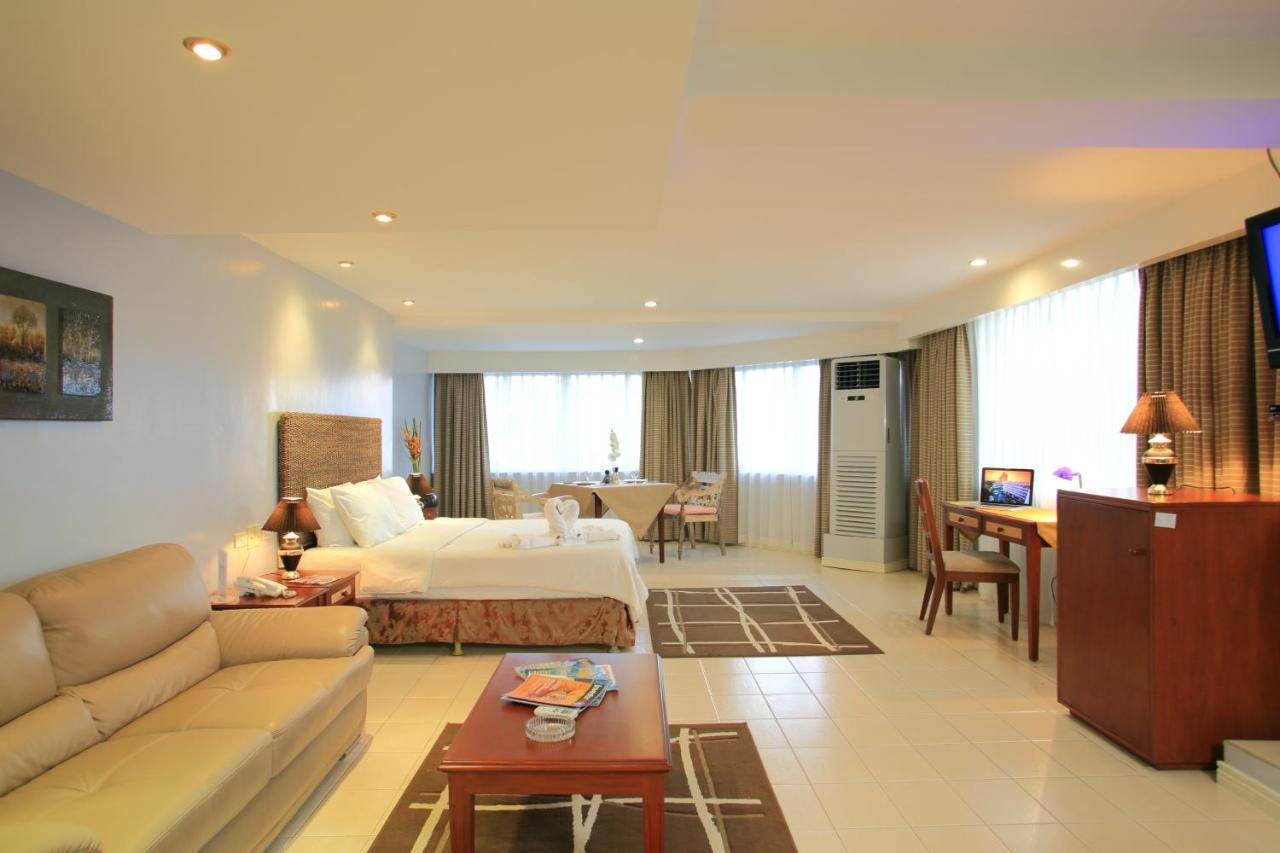Wild Orchid Beach Resort Olongapo Esterno foto